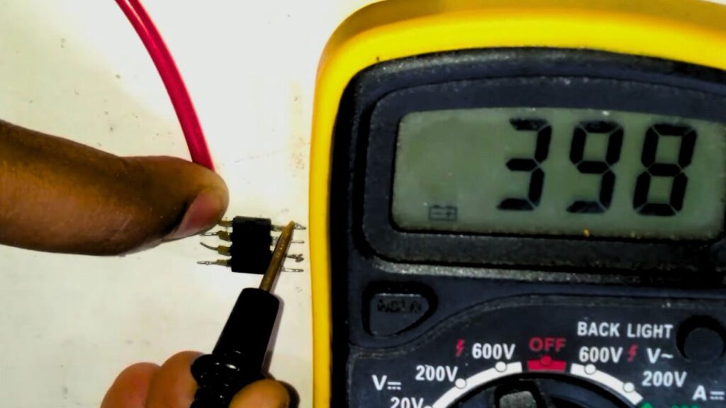 How to test ic 555 using multimeter