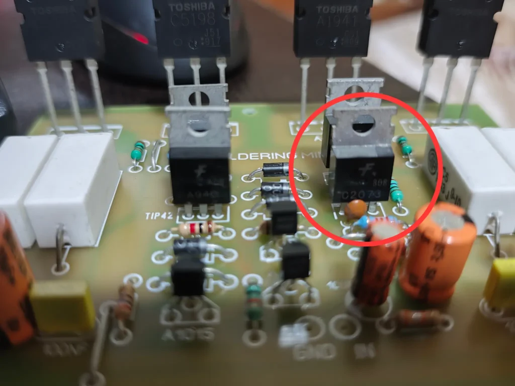 Using c2073 transistor in amplifier driver stage